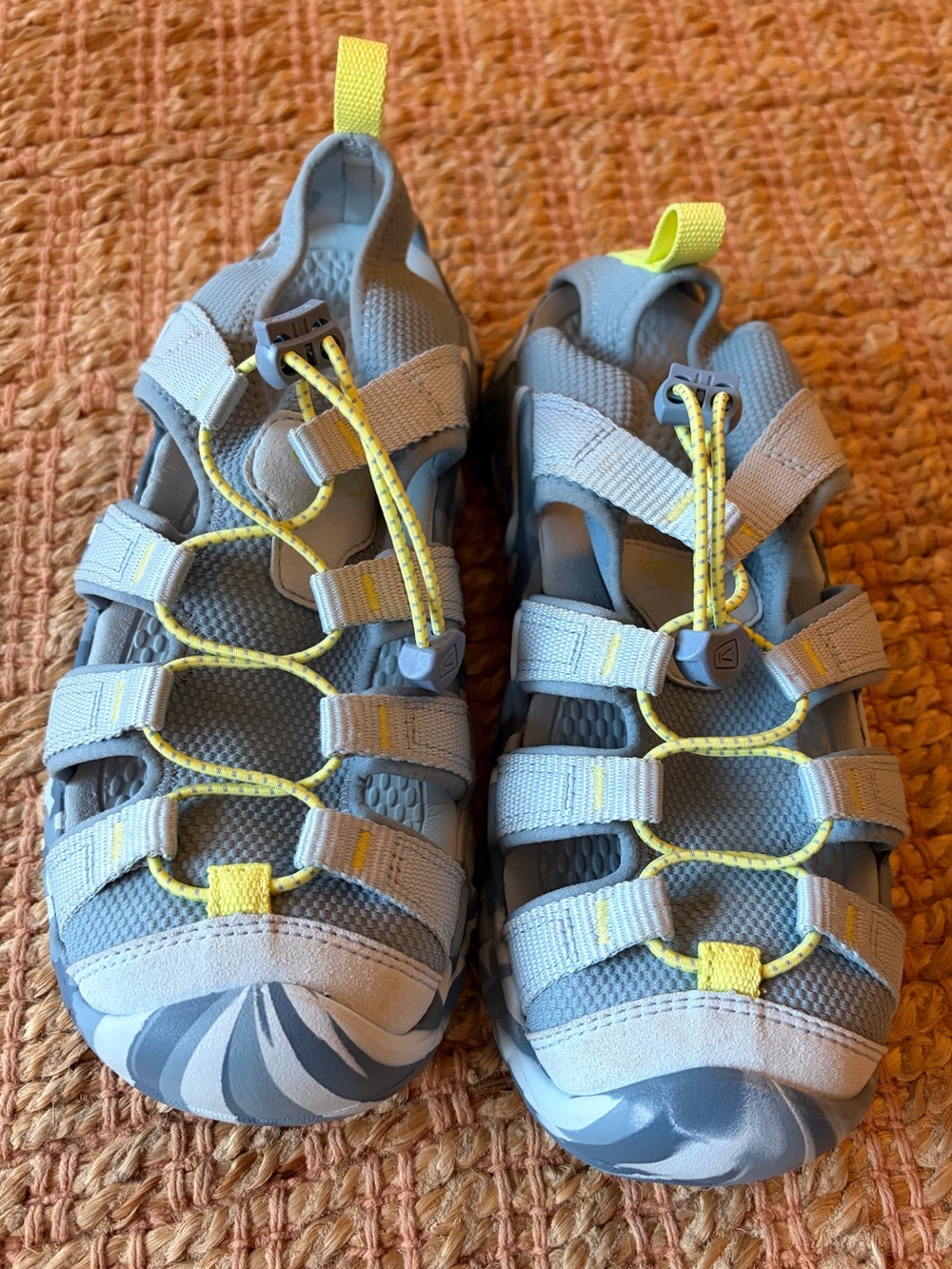 Youth and Waterproof Hiking Sandals, size 6